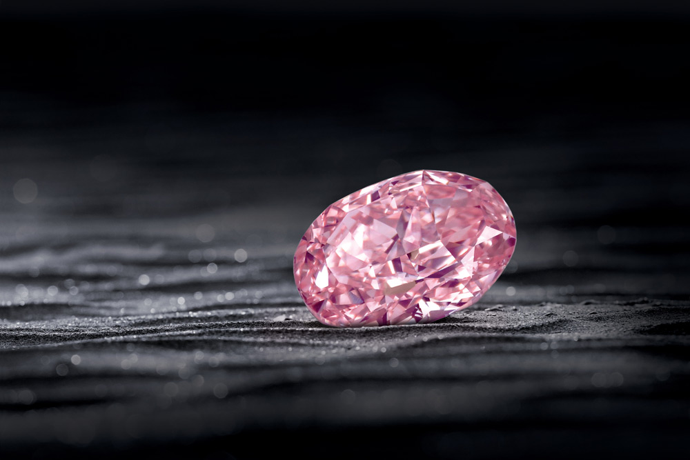 Редчайший розовый бриллиант «Призрак розы» продан за $26,6 млн