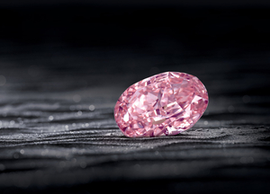 Редчайший розовый бриллиант «Призрак розы» продан за $26,6 млн