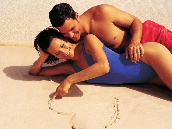 Обои о любви: Влюблённые на пляже