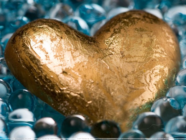 Обои о любви: Золотое сердце