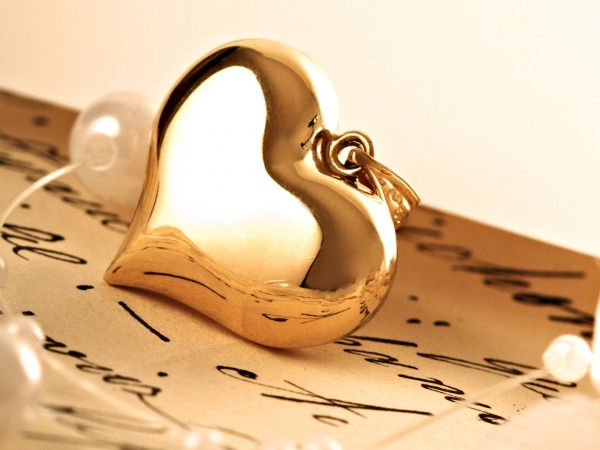 Обои о любви: Золотое сердце