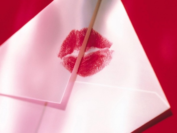 Обои о любви: Поцелуй на конверте