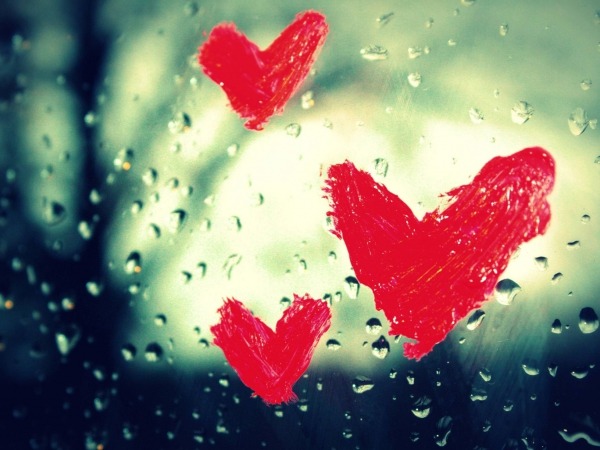 Обои о любви: Сердечки на окне