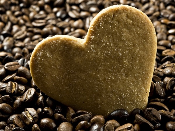Обои о любви: Сердце в кофейных зернах