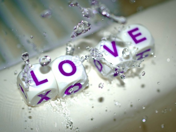 Обои о любви: Love из кубиков