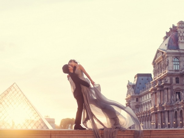 Обои о любви: Влюбленные в Париже