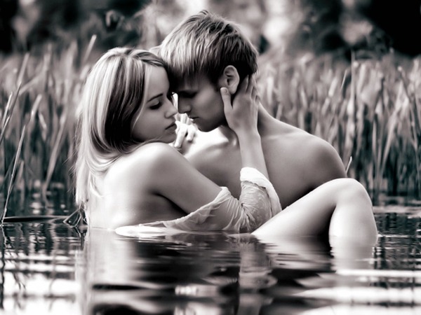 Обои о любви: Влюбленные в реке