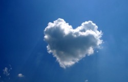 Обои о любви: Сердце из облака