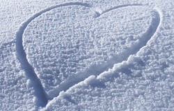 Обои о любви: Сердце на снегу