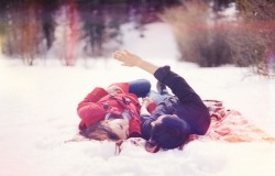 Обои о любви: Влюбленные на снегу
