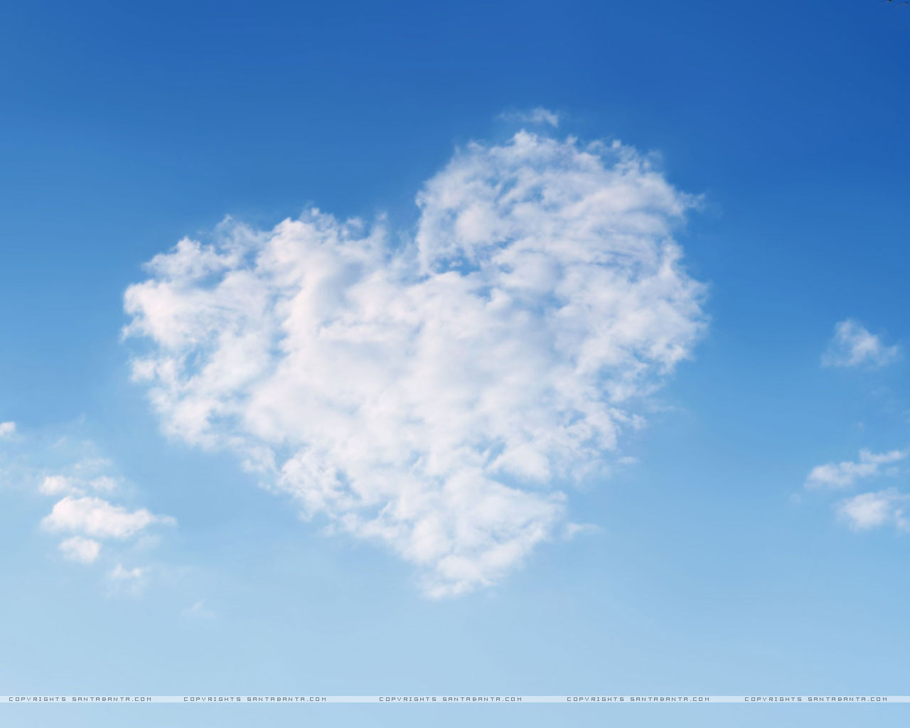 Небо спорит. Облако в виде сердечка. Облачко в виде сердца. Сердце в небе. Сердечко из облаков.